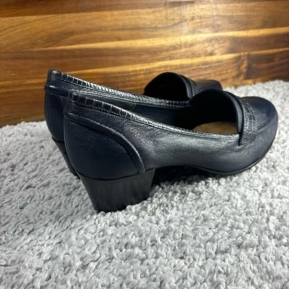 Michelle D Loafers Womens 10 Penny Loafer Heels Leather Classic Office Business - Picture 4 of 11